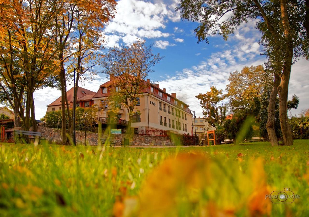 Hotel I Restauracja "Pod Orlem" Картузи Екстер'єр фото